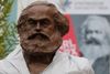 Statuen er en gave fra Kina. Foto: Reuters/Wolfgang Rattay