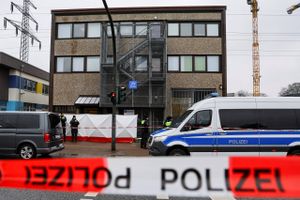 Otte blev dræbt og mange sårede, da et 35-årigt eksmedlem gik amok i Hamborg under et møde hos Jehovas Vidner. 