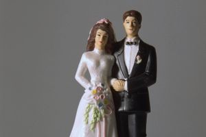 Kirkevielser kan ikke, som Susanne Branner fra LGBT+ Danmark udtaler, ses som en statslig service på lige fod med at søge kontanthjælp på et jobcenter eller få fornyet sit pas, og derfor ligger det også præsterne frit for at beslutte, om de vil vie homoseksuelle par i den danske folkekirke, mener indlæggets to skribenter. Arkivfoto: Finn Frandsen