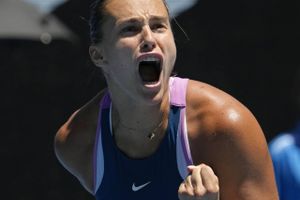 Det bliver en første Australian Open-kvartfinale nogensinde for Aryna Sabalenka, som nemt slog Belinda Bencic.