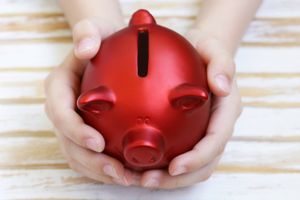 Kun få banker har haft en mærkbar stigning i indbetalingerne til børneopsparing efter at indskudsgrænsen blev fordoblet tidligere i år.