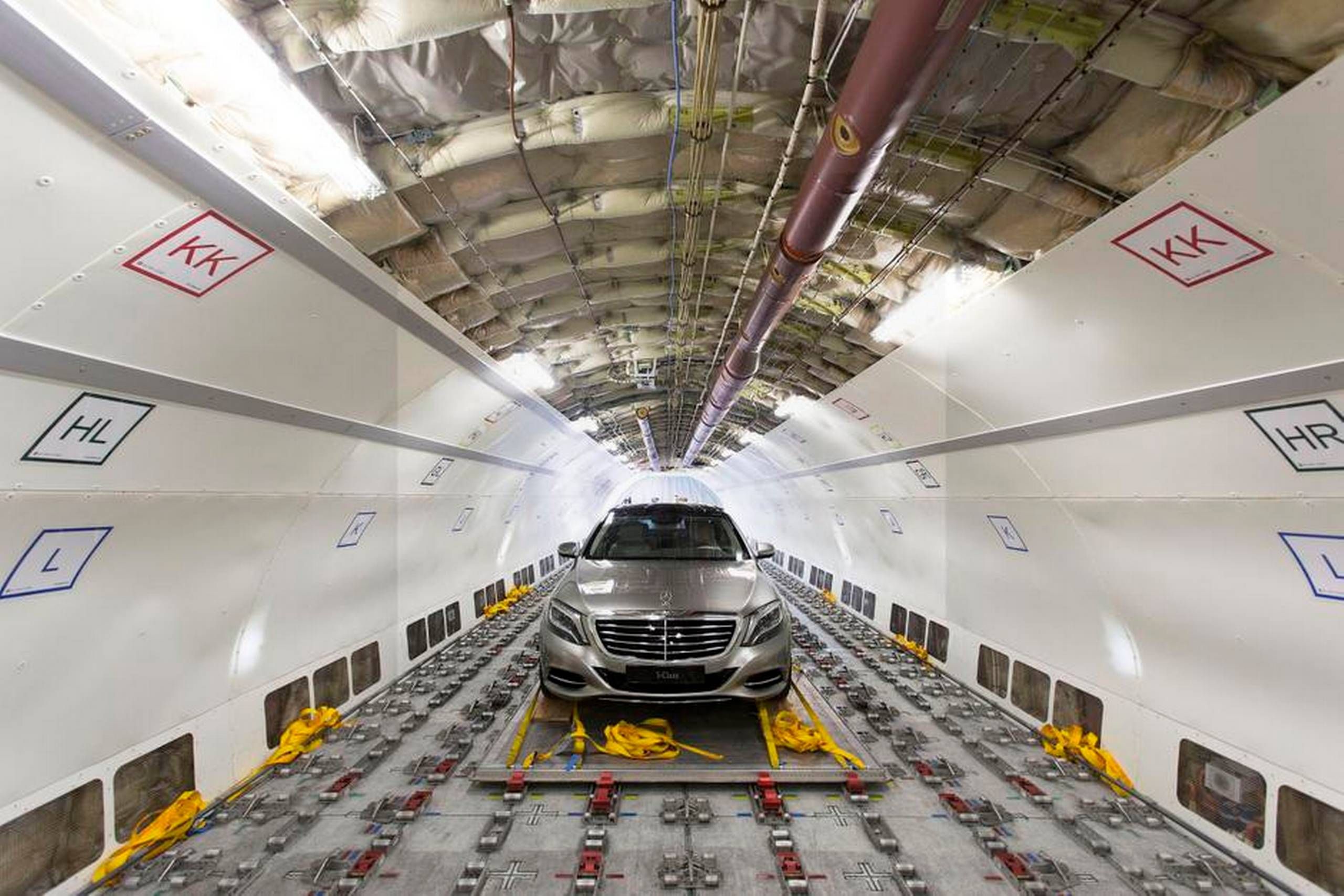 Skære af hårdtarbejdende blæk Den nye Mercedes S-klasse: Flyvende stjerne-tæppe