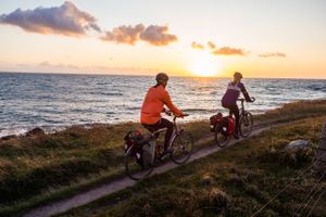 Danmark har over 4.000 km markerede cykelruter fra det nordligste Jylland til det østligste Bornholm, og nu bliver det nemmere at planlægge cykelferien for både udenlandske turister og danskere på cykeltur. 