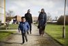 Ali Adan Mohamed og Jasmin Salad Jama regnede med, at deres fremtid lå i Danmark, og de valgte derfor, at sønnen Mohammed, 3 år, kun skulle lære dansk, hvorfor dette også er sproget i hjemmet i Langeskov. Foto: Carsten Bundgaard