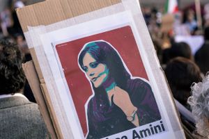 Mordet på Mahsa Amini vakte solidariske tilsagn fra den danske regering, men den fortsætter alligevel med at sende iranske kvinder tilbage til Iran, skriver indlæggets skribenter. Arkivfoto: Anders Holst Pedersen