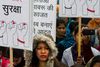Overgrebet på den 23-årige kvinde i New Delhi har udløst stor vrede i befolkningen, og tusinder har demonstreret med krav om bedre beskyttelse af indiske kvinder. Den 23-årige døde på et hospital i Singapore efter at have kæmpet for sit liv i knap to uger. Hun gennemgik tre store operationer og fik også et alvorligt hjertestop, inden hun døde 29. december.