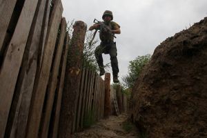 En rapport, hvor Ukraine anklages for at sætte civiles liv i fare, fik kritik. Amnesty er ked af reaktionen.