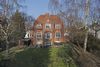 Denne villa nær den indiske ambassade nord for København udbydes netop nu til 15,9 mio. kr.