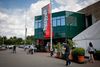 Reportage fra Harrislee og Padborg. Fleggaard er død. Den sønderjyske købmand Hans Frede Fleggaard skabte et milliardimperium. I mangel på at kunne flage med Dannebrog på tysk jord valgte Fleggaard-koncernen søndag at sænke koncernens reklameflag helt ned ved supermarkedet i Harrislee.
