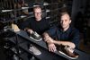 Peter Hildebrandt (tv.) og Carsten Holm, indehavere af skofirmaet Woden, når ud til 500 europæiske skobutikker med deres fodtøj af eget design. Foto: Christian Klindt Sølbeck