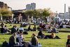 Overborgmester Frank Jensen peger særligt på tre områder, hvor problemet er stort: Islands Brygge, Amager Strand og Sandkaj i Nordhavnen. Foto: Martin Sylvest/Ritzau Scanpix