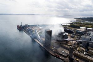 Risikoen for kraftig røgudvikling har fået flere beboere og den lokale børnehave til at flytte ud af Studstrup.