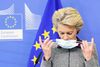 EU-Kommissionens formand, Ursula von der Leyen, meddeler mandag, at EU-Kommissionen bidrager med knap tre milliarder kroner til vaccinealliancen Covax. Foto: Pool/Reuters