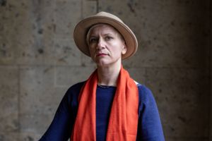 Kunsthistorikere, koloni- og gipseksperter bør afhøres i sag om buste, der blev smidt i havn, mener advokat.