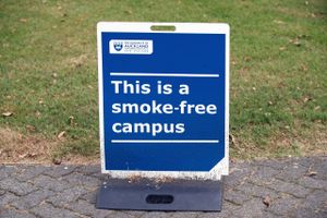 Parlamentet i New Zealand har vedtaget en af verdens mest restriktive rygelove. Fremtidige generationer får forbud mod at købe cigaretter.