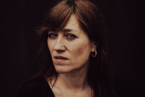 Christina Rosendahl opfordrer til at tage ansvaret på sig og erkende, at man som kunstner eller journalist er med til at skabe virkeligheden. Som filminstruktør forsøger hun selv at være bevidst om, hvordan kvinder skildres. Men hun kan også godt lide James Bond og forstår, at folk kan fare vild i køns- og identitetsdebatten.