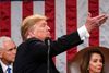Donald Trump leverede sent tirsdag en forholdsvist afdæmpet tale om nationens tilstand, men afstanden mellem partierne i den amerikanske Kongres er stadig på mange punkter afgrundsdybe. Bag præsidenten ses vicepræsident Mike Pence og formanden for Repræsentanternes Hus Nancy Pelosi. Foto: Doug Mills/AFP