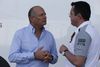 McLaren-chef Ron Dennis (tv.) sammen med McLarens løbsdirektør Eric Boullier.