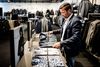 Frank Hoffmann, der ejer tøjbutikken Mr. Hoff i Tønder, har i princippet ikke noget imod en lettelse i topskatten, men mener, at der er andet, der vil batte mere i området. Foto: Michael Drost-Hansen