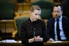 S-formand Mette Frederiksen og resten af rød blok vil presse regeringen til at skrotte det såkaldte omprioriteringsbidrag.