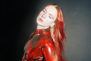 Mø er klar med veldrejet brugspop til festival, radio og klub. Men hendes nye album er kunstnerisk uambitiøst.