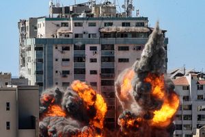 Journalister fra internationale mediebureauer måtte pakke ned i al hast, inden bygning blev bombet i Gaza.