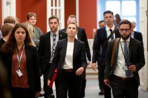 Sms'er mellem topfolk i S-regeringen sendt i de afgørende dage, efter man besluttede, at alle mink skulle aflives, er blevet slettet. Statsministeriet afviser at have gjort noget forkert.