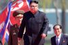 Nordkoreas unge leder, Kim Jong-un, som er barnebarnet af landets stifter, Kim Il-sung, har i sine indtil videre seks år ved magten sat yderligere fart på udviklingen af missiler og atomvåben. Foto: Wong Maye-E/AP