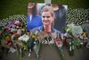 På Jo Cox' fødselsdag onsdag holdes mindehøjtideligheder både i Storbritannien og internationalt, og en indsamling til fordel for hendes vigtigste hjertesager har allerede rundet 9 mio. kr. Foto: Matt Dunham/AP