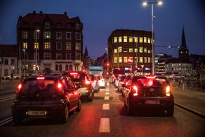 Siden der i august blev satte afspærring op i Mindet-krydset ved Dokk1 har Aarhus Kommune modtaget 26 protester fra daglige pendlere. 
