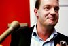 ”Først EU-kvoterne og nu statslige arbejdspladser til Viborg. Det er lige før, at selv Jens Rohde bliver helt tilpas,” siger han grinende.