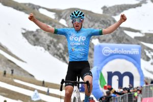 Italieneren Davide Bais (Eolo-Kometa) vinder 7. etape af Giro d'Italia efter et langt tremandsudbrud.