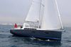 Oceanis 38 sejler godt og er ganske hurtig i god vind. Båden har en stor bøjle, hvor storsejlsskødet hæfter. Bommen er så højt placeret, at man ikke får den i hovedet.