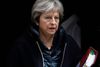Den britiske premierminister, Theresa May, er i krydsild i det britiske parlament, hvor hun svarer på, hvorfor hun sendte britiske fly i kamp i Syrien i en debat i det britiske parlament. Arkivfoto: Frank Augstein/AP
