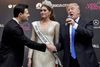Donald Trump, der her ses med Miss Universe 2013, Gabriela Isler fra Venezuela, ejede Miss Universe-konkurrencen fra 1996 til 2015, og nogle af beskyldningerne om sexchikane mod ham stammer fra deltagere i konkurrencen. Arkivofoto: Irina Bujor/AP