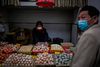 Wuhan er blevet lukket delvist op igen, og ifølge de officielle meldinger fra sundhedsmyndighederne i Kina er udbruddet i byen kommet under kontrol. Arkivfoto: Hector Retamal/AFP