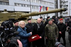 Både i Finland og Tyskland skaber tilbageholdenhed med våbenleverancer til Ukraine interne uenigheder i regeringerne. 