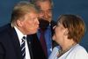 USA’s præsident, Donald Trump, spidsede læberne og lagde an til at kindkysse Tysklands kansler, Angela Merkel, da der skulle tages billeder af deltagerne ved G7-mødet i Sydfrankrig i august. Tyskerne er til gengæld ikke vilde med Trump. Kun 50 pct. af befolkningen vil have udvidet samarbejdet hen over Atlanten, viser en ny undersøgelse. Foto: Ritzau Scanpix