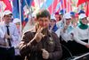 Den 40-årige tjetjenske præsident og enehersker, Ramzan Kadyrov, har gang på gang vakt furore i internationale medier. Blandt andet på grund af de hårde metoder, han bruger over for politiske konkurrenter og minoriteter. Foto: Musa Sadulayev/AP