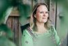Britt Malkiel Nielsen er leder af Krisecenter Kolding, hvor voldsudsatte kvinder og børn kan bo. Hun fortæller, at stort set alle beboere har været udsat for psykisk vold, da det kan være en forløber til fysisk vold. Foto: Laura Krogh