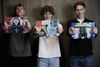 Fra venstre: Nicolaj Bertelsen (18 år), Gustav Kankelborg (19 år) og Jonas Hornbæk (18 år) fik i Løvens Hule en investering fra Mia Wagner og Jesper Buch. Foto: Jesper Bøjlund