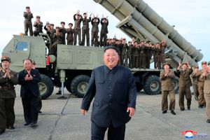 Nordkorea har syv gange testet nye missiler siden seneste træf mellem Trump og Kim Jong-un. Men Trump nedtoner dramaet.