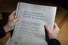 Annoncen fra facebook er blevet bragt i en række af de store førende britiske aviser - deriblandt Sunday Mirror og The Observer. Foto: Oli Scarff/AFP