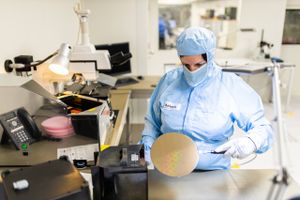 Efter pres fra USA begrænser hollænderne eksporten af maskiner, der kan printe verdens mest avancerede mikrochip. Beslutningen sinker Kina i kampen for at opnå teknologisk lighed med Vesten.