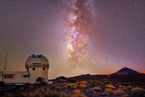 Opdagelsen af en gigantisk struktur langs Mælkevejens ydre kant kan udfordre vores forståelse af spiralgalaksers udvikling, fortæller dansk astronom.