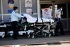 Sundhedsarbejdere flytter en coronaramt patient ved Maimonides Medical Center i Borough Park i New York-bydelen Brooklyn. Foto: Spencer Platt/AFP