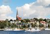 Byen ligger i bunden af Flensborg Fjord, umiddelbart syd for den dansk-tyske grænse. Med sine 140.000 indbygere er Flensborg den tredje største by i Slesvig-Holsten. Foto: Leif Laursen