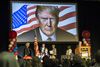 500 Trump-fans er i Las Vegas mødt op for at fejre Donald Trumps første 100 dage som USA’s præsident. Foto: Anne Hollande