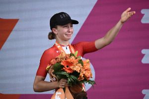 Cecilie Uttrup Ludwig ser frem til at få champagne, efter at hun tirsdag vandt 3. etape i Tour de France. 