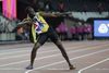 Selv om det for Usain Bolt kun blev til en tredjeplads i 100-meter-finalen ved årets VM, så blev Trademark-posituren vist til ære for publikum. Foto: David J. Phillip/AP